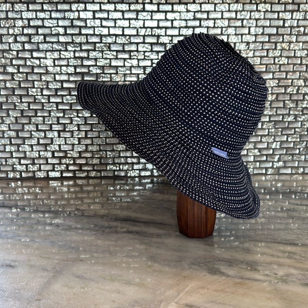 Wallaroo petite scrunchie beach sun hat in navy blue with white dots